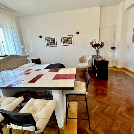 Florence Chez Moi-3